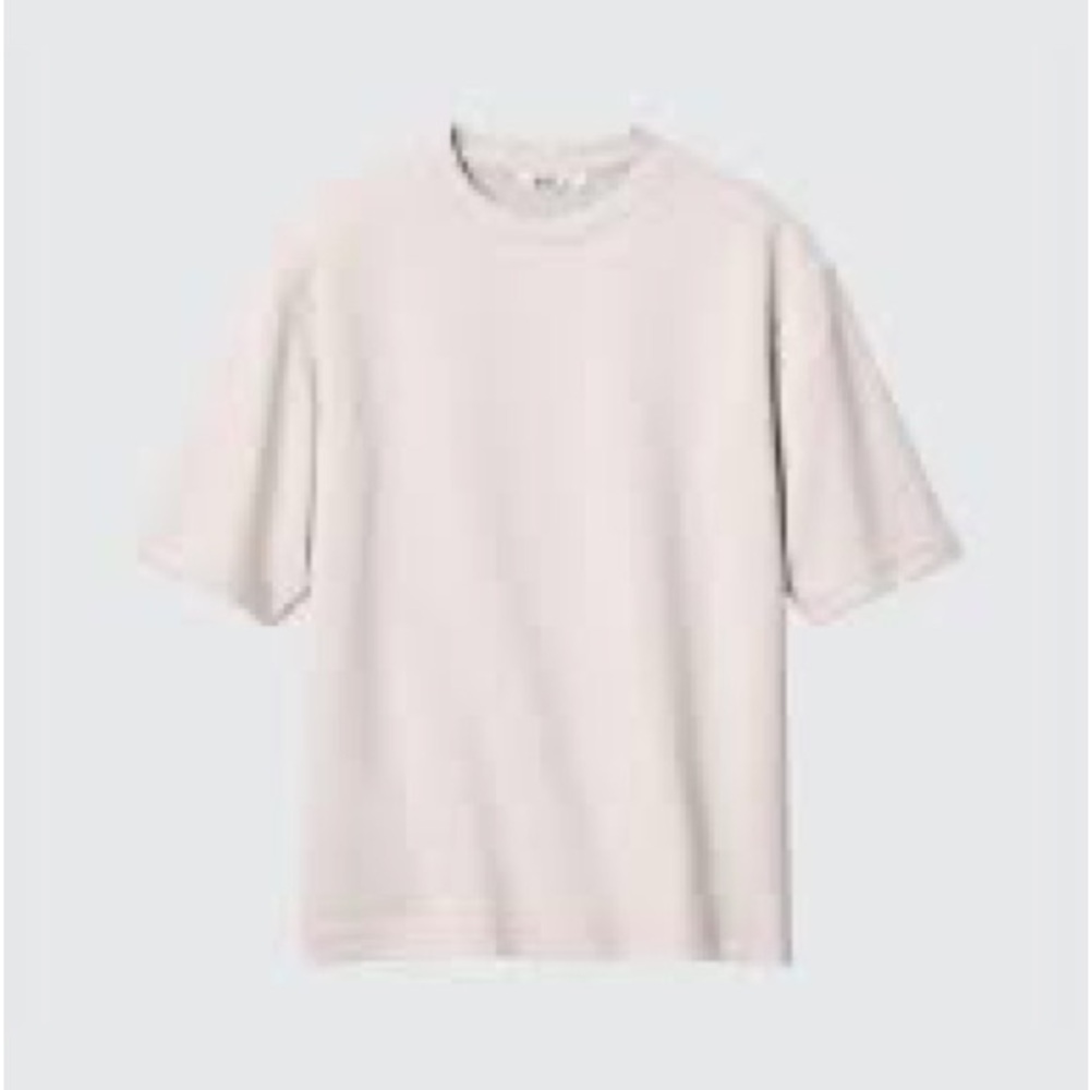 Uniqlo Short Sleeve Tee in Light Pink